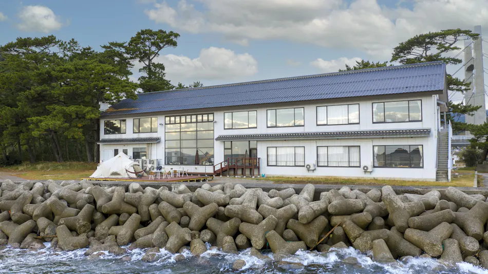 Island Light Colors the Sea Inn Hagoromo-so
