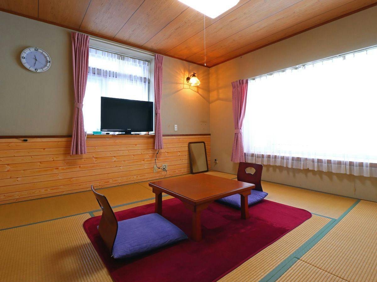 大きな窓から望む自然の景色に癒やされる