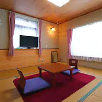 大きな窓から望む自然の景色に癒やされる