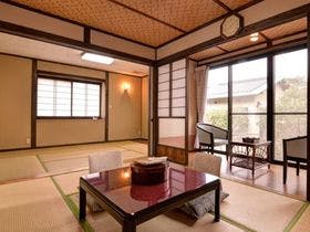 ペットと泊まれる離れの温泉宿　民宿水分村