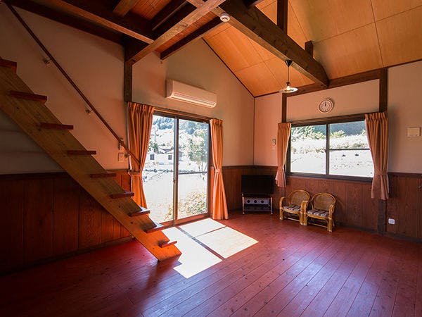 บ้านพักตากอากาศ 2 ชั้น พร้อมห้องใต้หลังคา