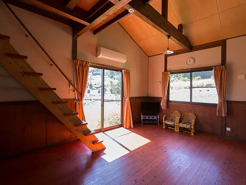 บ้านพักตากอากาศ 2 ชั้น พร้อมห้องใต้หลังคา