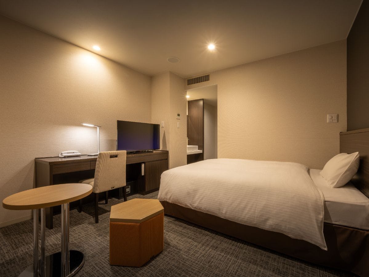 별관 싱글룸 - 침대 옆