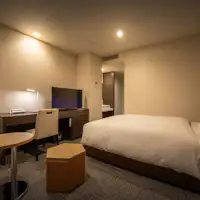 별관 싱글룸 - 침대 옆