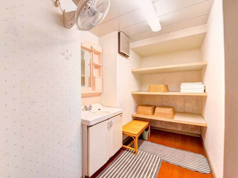 *ห้องอาบน้ำขนาดเล็ก (พื้นที่เปลี่ยนเสื้อผ้า)