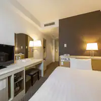 13.6 ตารางเมตร เตียงคู่: กว้าง 140 ซม.