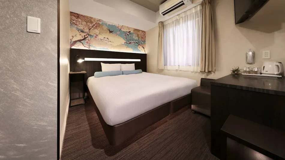 Kuromon Crystal Hotel