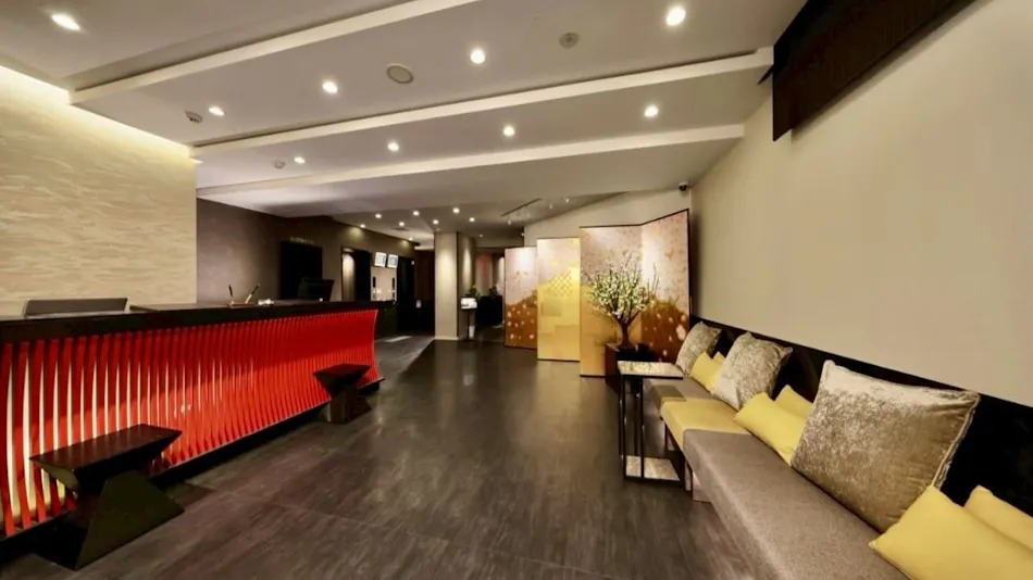 Kuromon Crystal Hotel