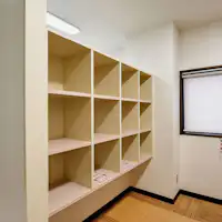 *Pemandian umum/Ruang ganti