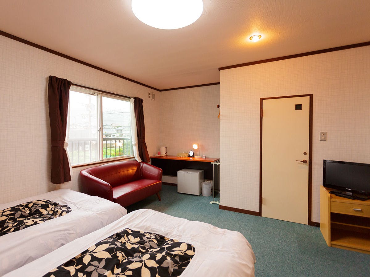 Kamar Triple Gaya Barat [Bebas Rokok]