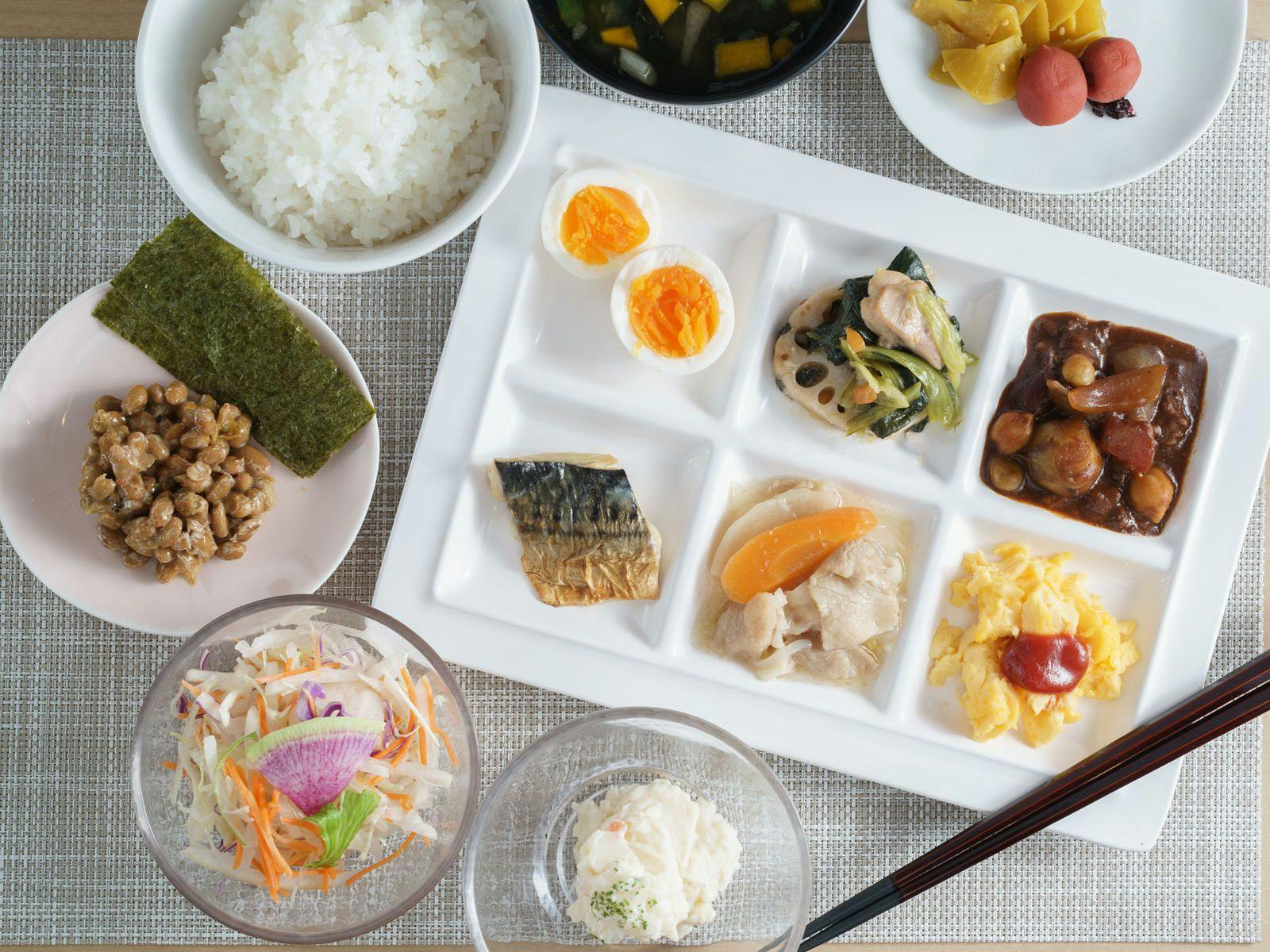 Sarapan prasmanan sehat yang disediakan setiap hari.