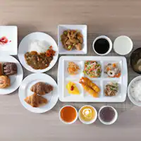 ภาพการจัดเสิร์ฟอาหารเช้าเพื่อสุขภาพ