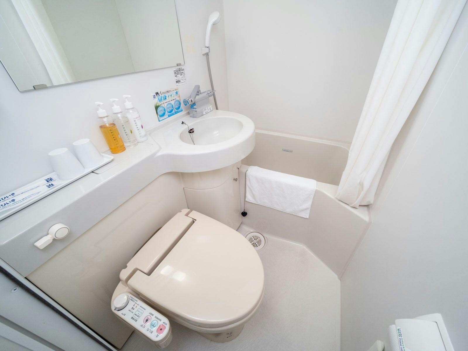 ห้องน้ำและห้องสุขาในห้องพัก (แบบยูนิตบาธ)