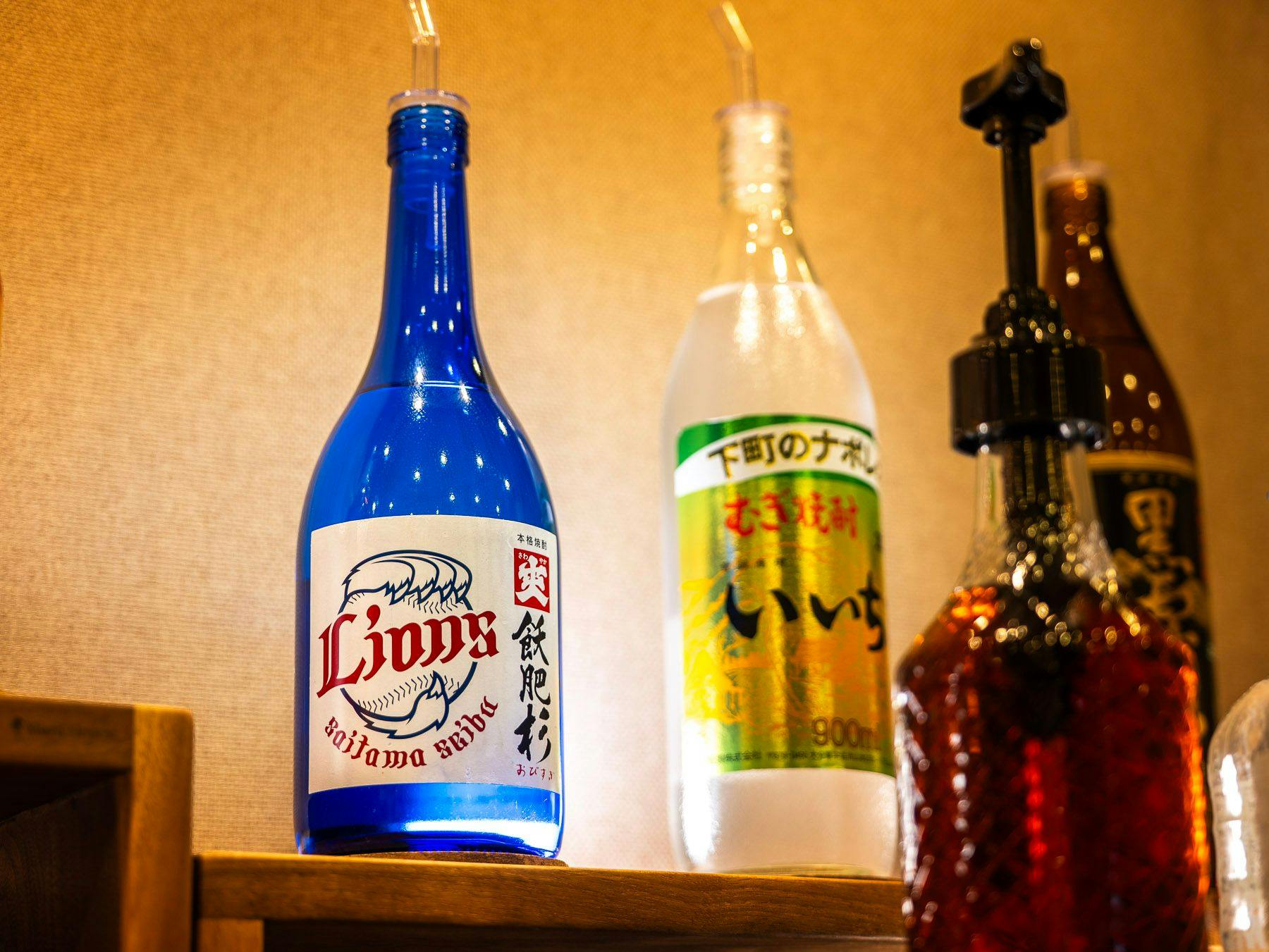 ดื่มด่ำกับเครื่องดื่มแก้วโปรดหลังเลิกงานเพื่อผ่อนคลายความเหนื่อยล้า