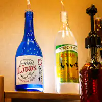 ดื่มด่ำกับเครื่องดื่มแก้วโปรดหลังเลิกงานเพื่อผ่อนคลายความเหนื่อยล้า