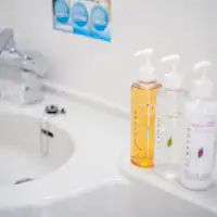 머리카락과 피부에 부드러운 샴푸.