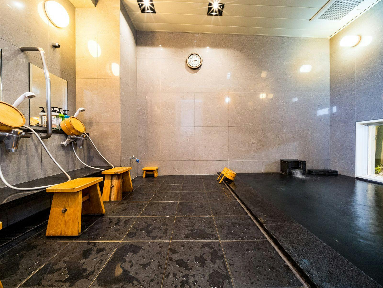 세 곳의 세척 구역이 있습니다.