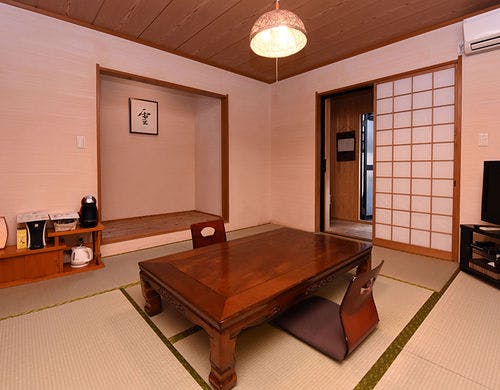 １階のお部屋の寝室です。