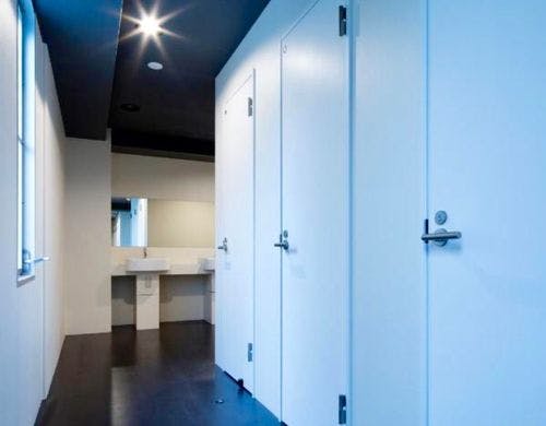 シャワールーム