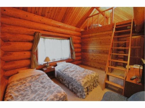 ベッド3台とロフト(布団1セット)