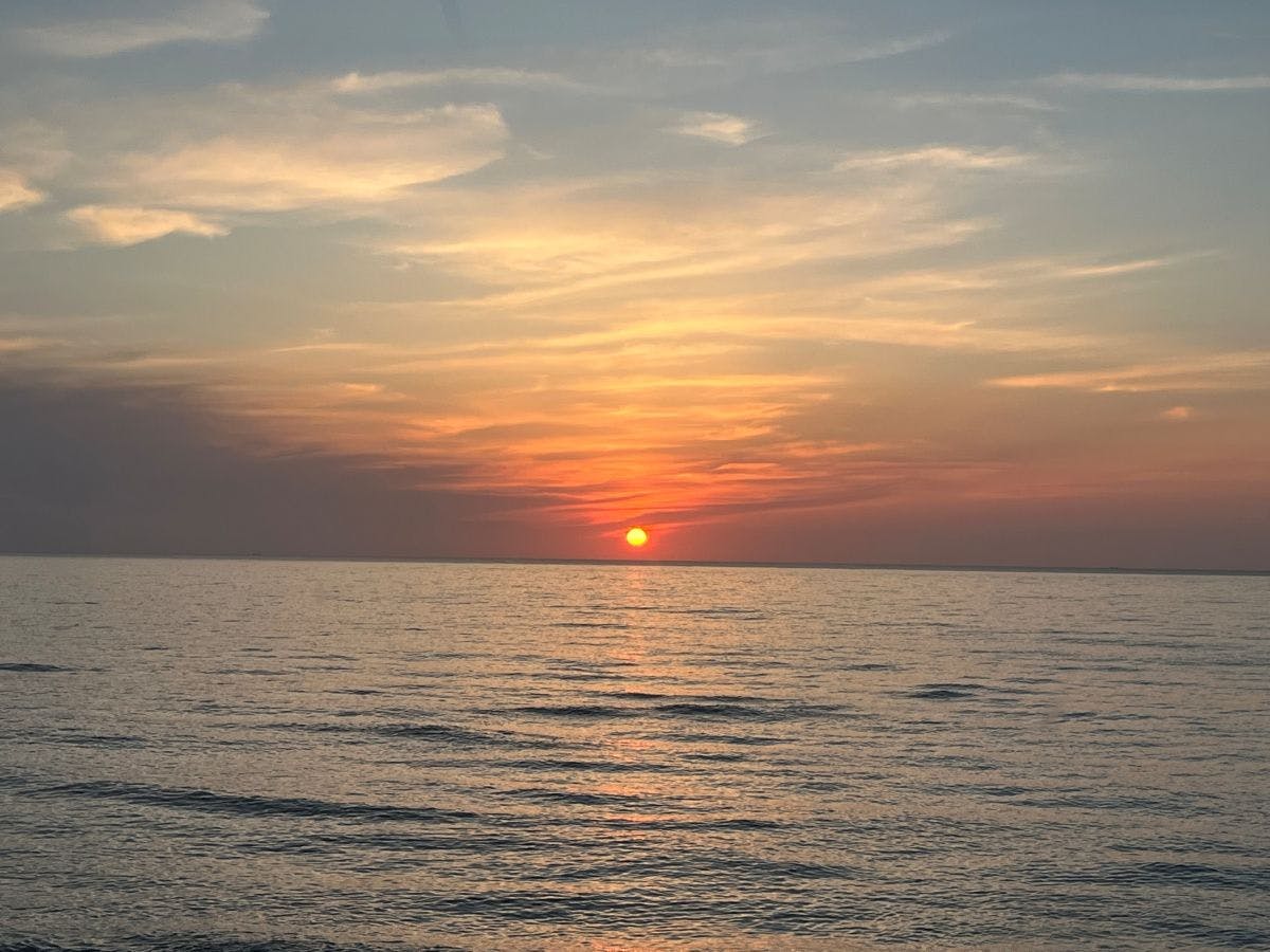 *พระอาทิตย์ตกดินที่มองเห็นจากที่พักของเรา