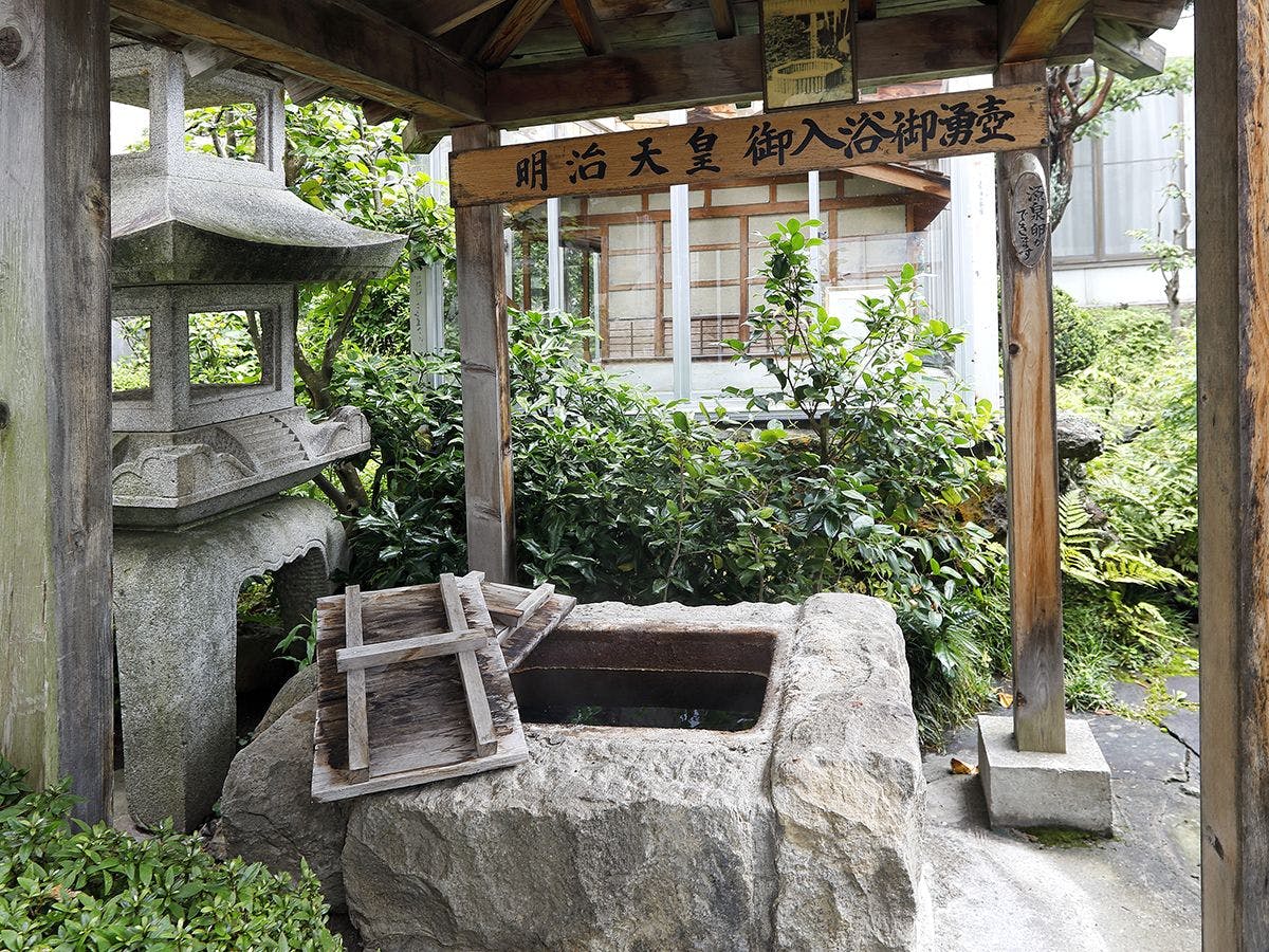 Kaisar Meiji pernah menginap di akomodasi ini selama perjalanan ke Tohoku.