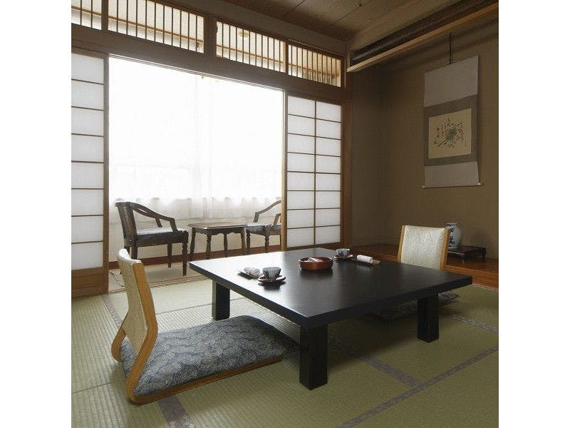 Tsukibikan: A 400-Year-Old Inn with Its Own Hot Spring, Associated with Shiko Munakata