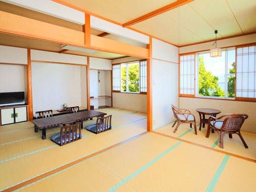 *【湖側12畳+6畳】2間続きのお部屋。