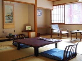 アヤハレークサイドホテル