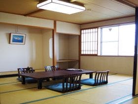 アヤハレークサイドホテル