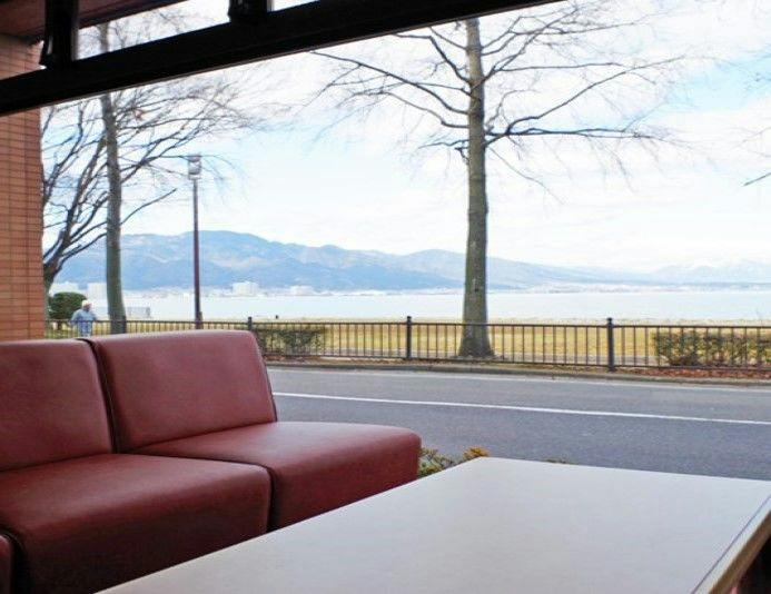 Ayaha Lakeside Hotel