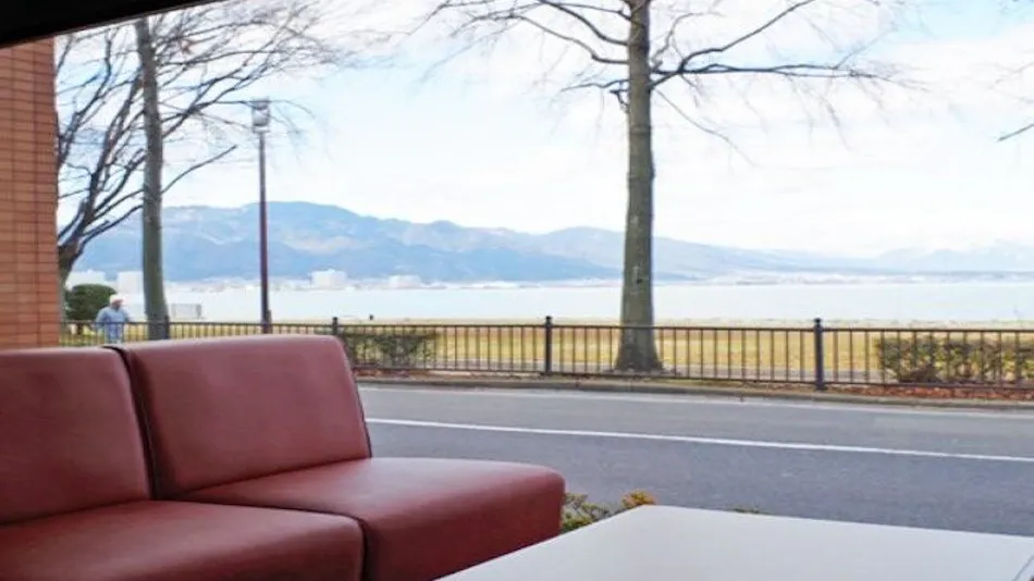 Ayaha Lakeside Hotel
