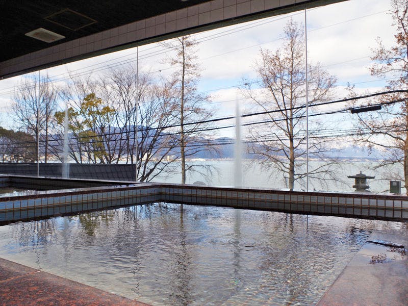 Ayaha Lakeside Hotel