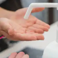 การป้องกันและควบคุมโรคติดเชื้อ