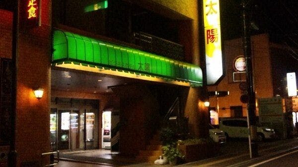 ทัศนียภาพยามค่ำคืนของโรงแรม