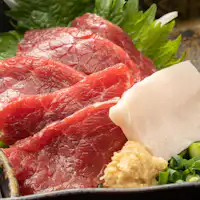 구마모토 특산 '말고기 사시미 모둠'