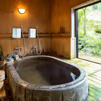 สวนสวยเขียวขจี น้ำพุร้อนบิจินยุที่สามารถเพลิดเพลินได้ไม่จำกัด