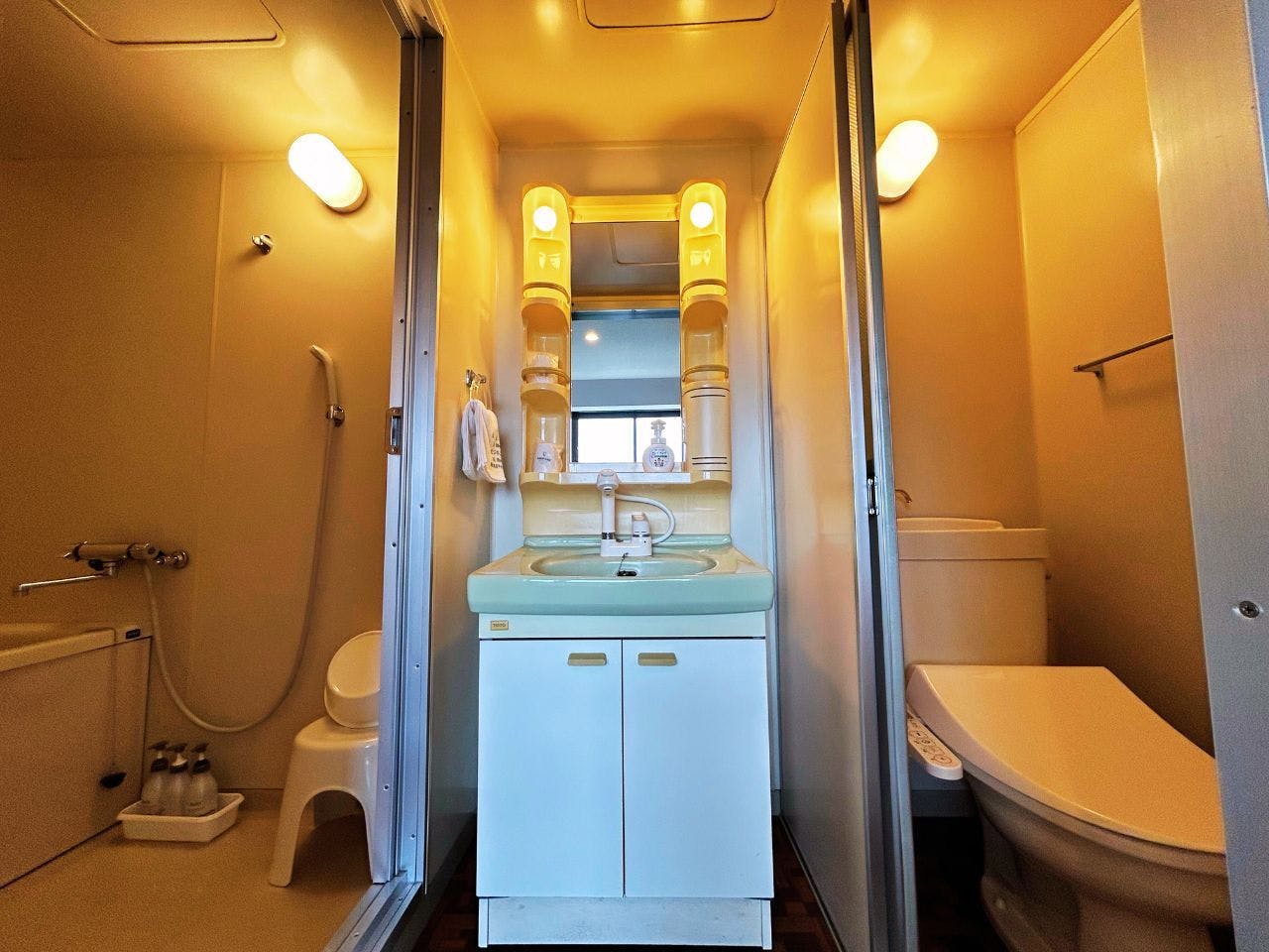 ห้องน้ำและห้องอาบน้ำแยกส่วนกัน