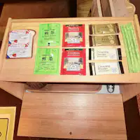 커피, 홍차, 녹차를 준비합니다.