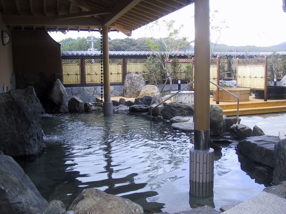 บ่อน้ำพุร้อนกลางแจ้ง