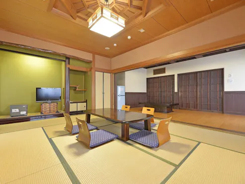 *ห้องสไตล์ญี่ปุ่นพร้อมอ่างอาบน้ำในตัว (แยกออกจากกัน)