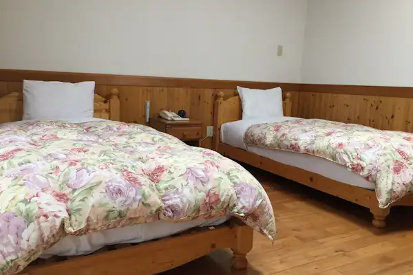 ห้องพักเตียงคู่ในอาคารเสริม