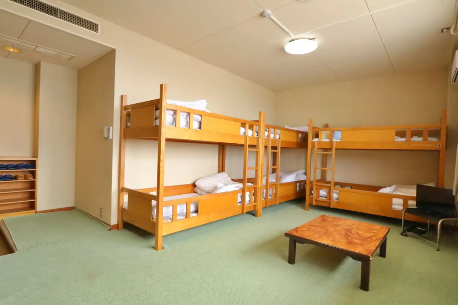 【ฝั่งภูเขา】ห้องพักเตียงสองชั้น พักได้สูงสุด 6 ท่าน