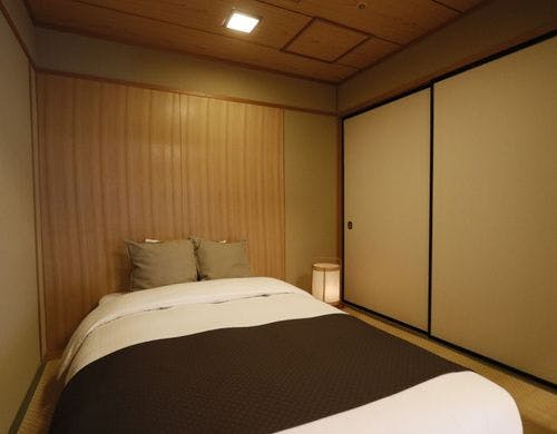 全和モダンの客室に完備の読書スペース