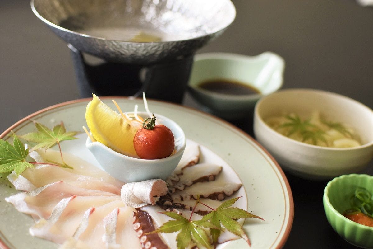 가을 한정 ● 세토우치의 하마치와 오징어 샤부샤부