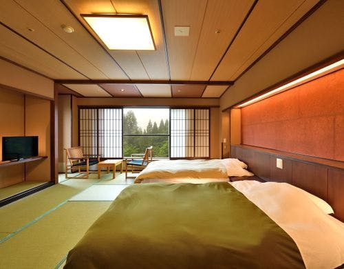 和室にツインベッドを配した和モダンルーム