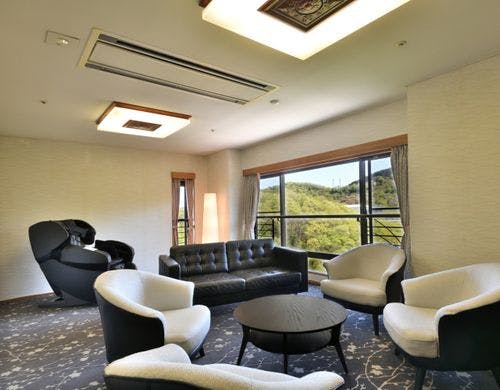 最上階客室「浪漫亭」特別室‐茜の間寝室