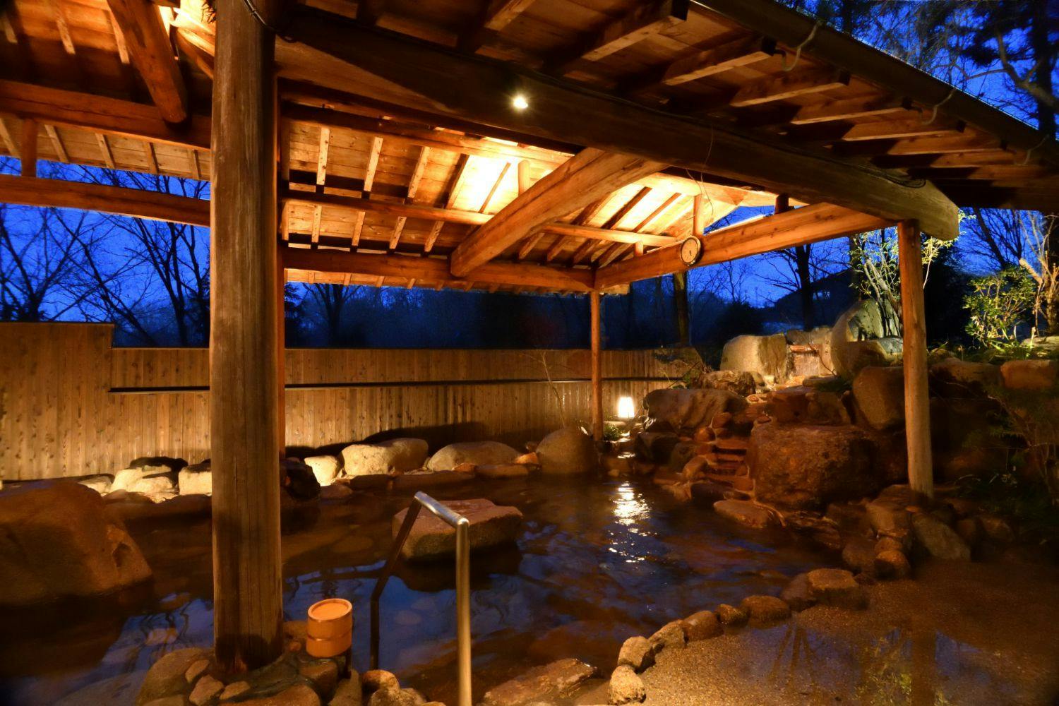 Pemandian Air Panas Terbuka di Taman [Shirasagi no Yu (Khusus Wanita)]