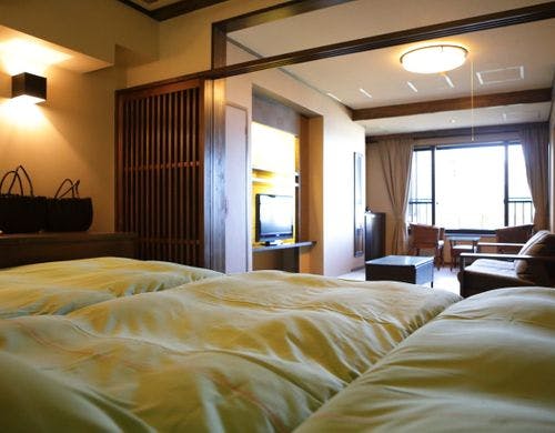 ベッドトリプル　モダン和洋室（客室温泉）