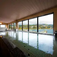 Pemandangan indah dari pemandian umum di lantai 6.